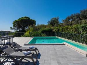 Πισίνα στο ή κοντά στο Apartment Ciclamino - VLO204 by Interhome