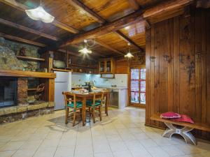 Kuchyňa alebo kuchynka v ubytovaní Holiday Home La Fonte by Interhome + 30 fotografií
