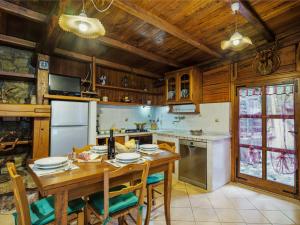 Kuchyňa alebo kuchynka v ubytovaní Holiday Home La Fonte by Interhome