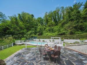 Bazén v ubytovaní Holiday Home La Fonte by Interhome alebo v jeho blízkosti