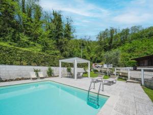 Bazén v ubytovaní Holiday Home La Fonte by Interhome alebo v jeho blízkosti