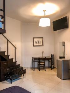 a living room with a dining room table and stairs at Suites Hamburgo in Mexico City