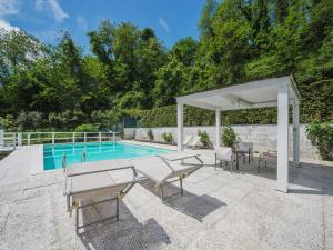 Bazén v ubytovaní Holiday Home La Fonte by Interhome alebo v jeho blízkosti