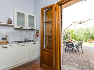 Kuchyňa alebo kuchynka v ubytovaní Holiday Home Francigena-3 by Interhome + 37 fotografií