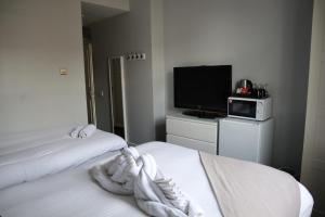 Postel nebo postele na pokoji v ubytování Harbourside Hotel