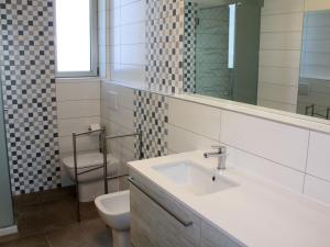 Ένα μπάνιο στο Apartment Nashira-1 by Interhome