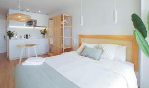 Postel nebo postele na pokoji v ubytování Apple Beach Studio by BHomesCostaBrava