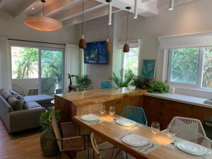 Χώρος καθιστικού στο Modern Loft Downtown and surrounded by nature