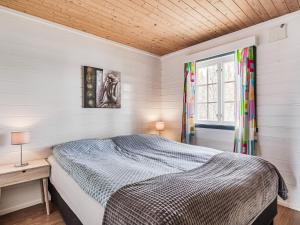 a bedroom with a bed and a window at Holiday Home Sandviki by Interhome in Balestrand