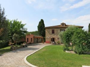 A garden outside Holiday Home Le Palaie - 'Pizzeria' - PEC207 by Interhome