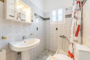 Koupelna v ubytování The Green Cottage 2 + 19 fotografií