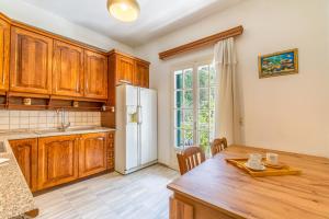 Kuchyň nebo kuchyňský kout v ubytování The Green Cottage 2