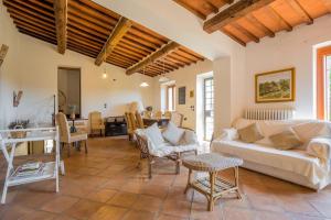 a living room with a couch and a table at Casale in Val D Orcia in Sarteano