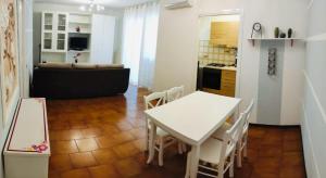 Kuchyň nebo kuchyňský kout v ubytování 7lecci beach house + 13 fotografií