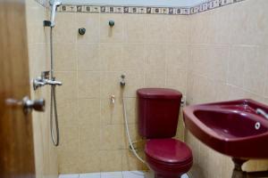 Bilik mandi di Garuda Setia Hotel
