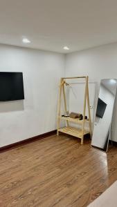 Televiisor ja/või meelelahutuskeskus majutusasutuses Bom's House