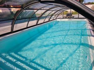 Bazén v ubytování Gerab Resort nebo v jeho okolí