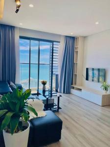 Χώρος καθιστικού στο 2401-2BR - Immerse Yourself In The Ocean Marina Suites
