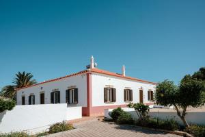 Το κτήριο όπου στεγάζεται  the country house