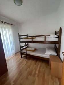 Postel nebo postele na pokoji v ubytování Sunce Mobile Homes & apartments