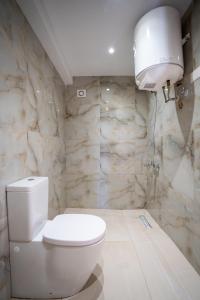 Illyria Hotel的一间浴室
