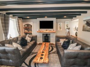 TV a/nebo společenská místnost v ubytování 15 High Street