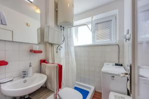 Kúpeľňa v ubytovaní Apartment Dragica + 12 fotografií