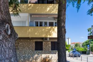 Budova, v ktorej sa apartmán nachádza