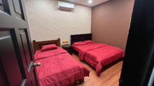 Rúm í herbergi á Parvatis Guesthouse