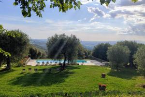 Bazén v ubytování Podere Montale Il Borgo nebo v jeho okolí