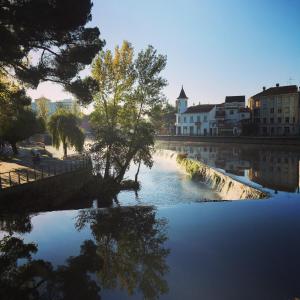 Θέα στο ποτάμι κοντά σε αυτό το διαμέρισμα