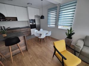 Kuchyň nebo kuchyňský kout v ubytování Sunflower Apartments