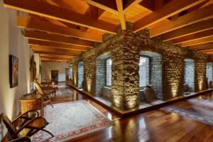 Khu vực ghế ngồi tại Hotel & Spa Monasterio de Boltaña