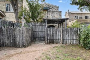 Budova, kde se penzion – hostinec nachází