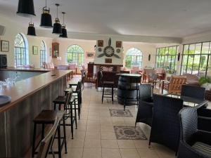 Restoran või mõni muu söögikoht majutusasutuses Tala Ridge Country Resort