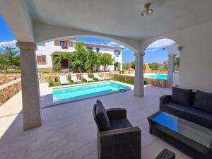 a house with a swimming pool in a yard at La Casa di Emy in Budoni