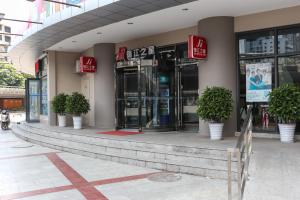 a store front with potted plants outside of a building at Jinjiang Inn Mianyang Technical Building Flyover in Mianyang