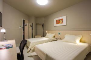 Ένα ή περισσότερα κρεβάτια σε δωμάτιο στο Jinjiang Inn Mianyang Technical Building Flyover
