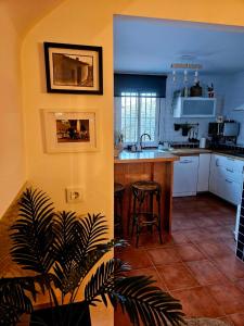 Kuchyň nebo kuchyňský kout v ubytování La Casa Junto al Sendero del Río & Piscina # aire acondicionado + 37 fotografií