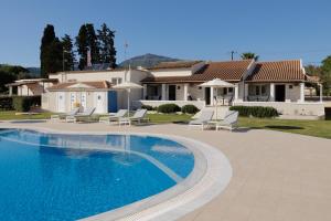 The swimming pool at or close to Santos Holidays