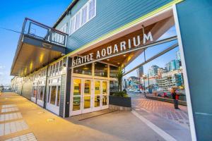 a santaaquinulum sign on the side of a building at Starlit Cozy Studio in Elektra with Roof Decks in Seattle