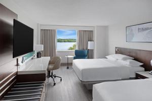 Voodi või voodid majutusasutuse Delta Hotels by Marriott Fredericton toas