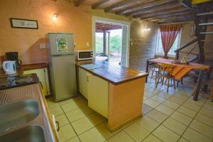 Kuchyň nebo kuchyňský kout v ubytování Majuli River Lodge - overlooking Kruger Park