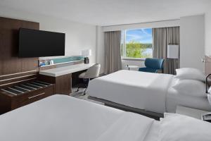 Voodi või voodid majutusasutuse Delta Hotels by Marriott Fredericton toas