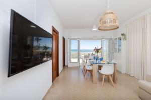 TV/trung tâm giải trí tại Rise & Shine by Fidalsa