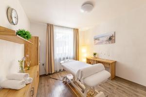 Posteľ alebo postele v izbe v ubytovaní Hotel Sněžné