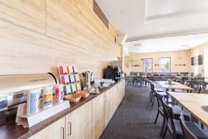 Reštaurácia alebo iné gastronomické zariadenie v ubytovaní Hotel Sněžné