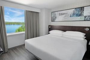 Voodi või voodid majutusasutuse Delta Hotels by Marriott Fredericton toas