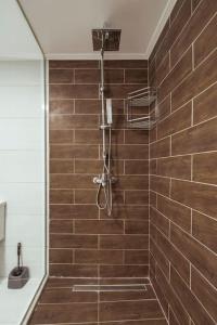 Ένα μπάνιο στο Manos Apartments