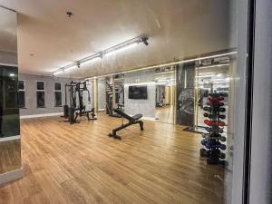a room with a gym with exercise equipment in it at Aurora Fortaleza in Fortaleza